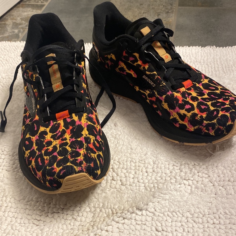 Women’s Brooks Launch 9